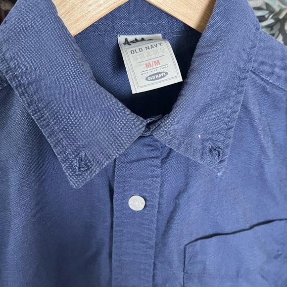 Old Navy size medium Blue Button-down shirt, EUC - Picture 3 of 8